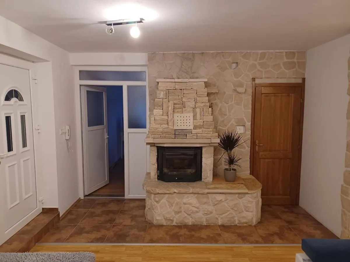 Apartmani Marijamagdalena Gračac Appartamento