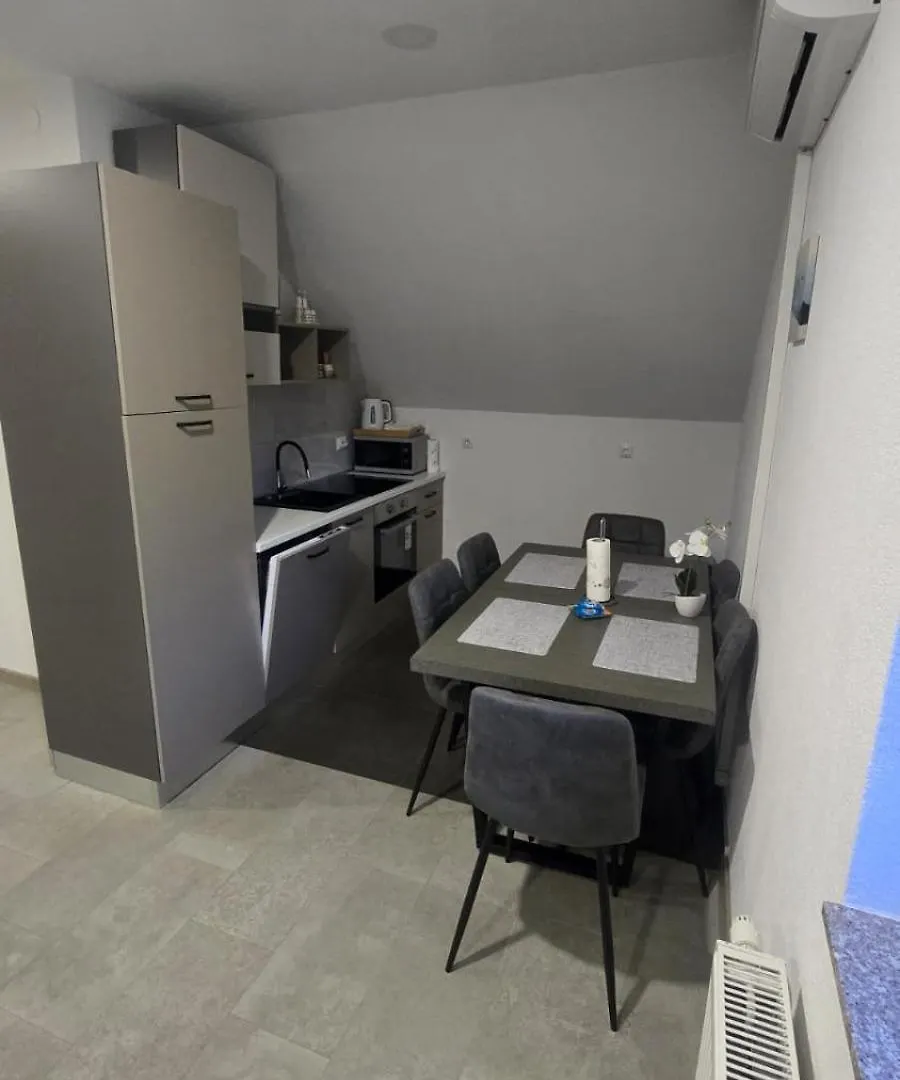 Apartmani Marijamagdalena Gračac Appartamento