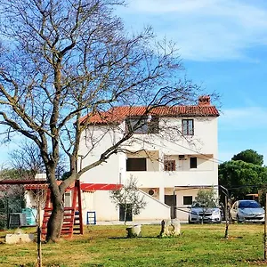 https://apartments-ester-victoria.in-istria.net