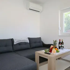 https://apartments-maric-hlapa.primorje-gorskikotar.com
